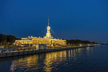 Obraz premium Brightly illuminated evening building of the Northern River Station. Built in 1937. Opened after reconstruction in 2020. Moscow, Russia