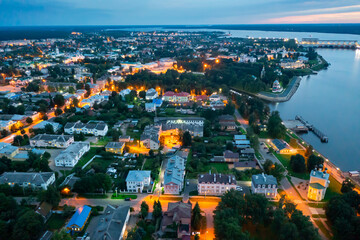 Obraz premium Aerial view of the Volga river embankment and city Uglich. Russia