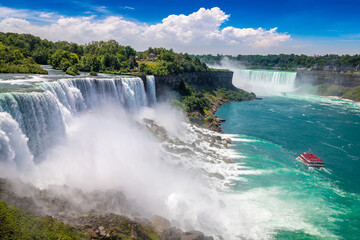 Fototapeta na wymiar American falls at Niagara falls