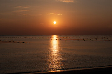 Fototapeta premium 海に沈む夕日