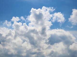 Fototapeta premium Blue sky with white clouds on a sunny day