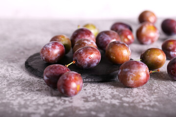 fresh plum is lying a lot on the table