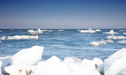 Icebergs floating in the Atlantic ocean at Diamond Beach - Iceland