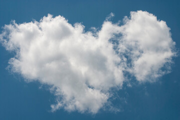 heart shaped cloud in the blue sky