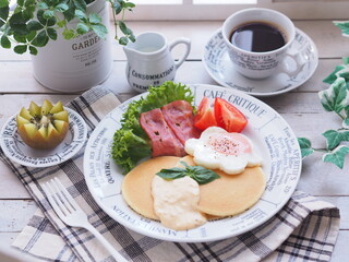 パンケーキのワンプレートで朝食