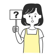 はてなの札を持っているエプロンを着た主婦