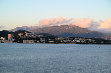 Ajaccio vue du large en fin de journée en d'été