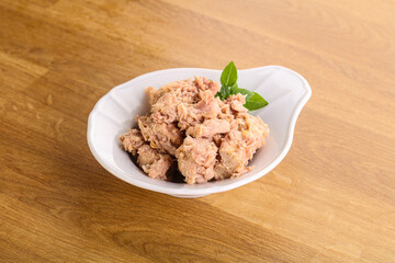 Canned tuna fish with oil