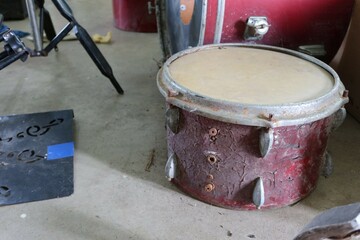 drum and drumsticks