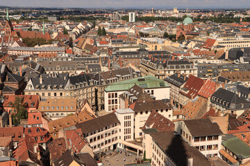 Fototapeta na wymiar Straßburger Häusermeer; Blick vom Münster nach Norden 