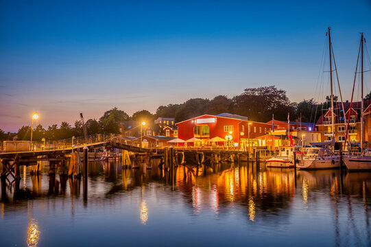 Germany, Schleswig-Holstein, Eckernforde, Harbor of coastal town at dusk