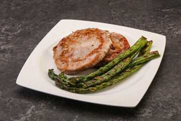 Grilled tuna steak with asparagus