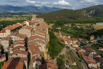 hermoso municipio medieval de Fr&iacute;as en la provincia de Burgos, Espa&ntilde;a