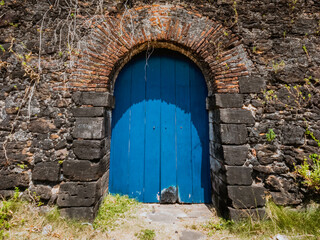 O Port&atilde;o da velha fortaleza de S&atilde;o Jos&eacute; de Macap&aacute;  constru&iacute;da no s&eacute;culo XVI e &eacute; uma das sete maravilhas do Brasil. A fortaleza &eacute; um importante patrim&ocirc;nio hist&oacute;rico e cultural do Brasil.