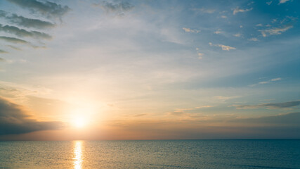Fototapeta na wymiar sunset sky over the sea