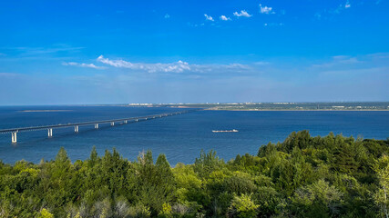 Obraz premium A bridge across the Volga river in Ulyanovsk, Russia.