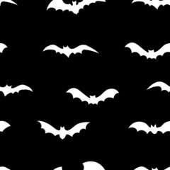 Naklejka premium White silhouettes of bats seamless pattern on black background. Halloween design for baby clothes, bedding, textiles, print, wallpaper.