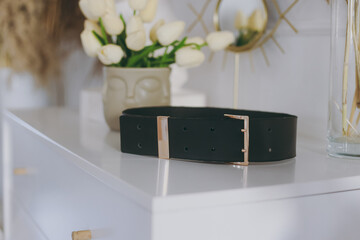 Chic leather belt with black leather and silver fittings