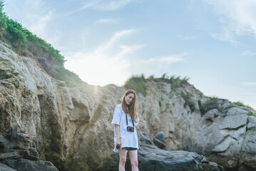 Naklejka premium 自然の中にいる女性