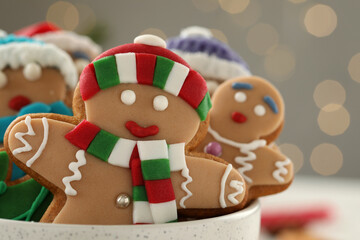 Naklejka premium Delicious homemade Christmas cookies in bowl against blurred festive lights, closeup