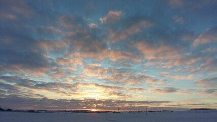 Naklejka premium Winter landscape with a beautiful sunset, beautiful clouds