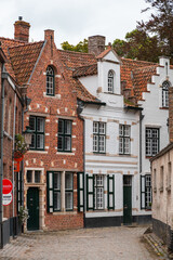 Fototapeta na wymiar also historische Hausfassaden, Backstein, Klinker, Fassaden der Altstadt , Brugge