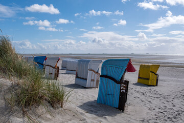 Fototapeta na wymiar Strandkörbe am Strand von Nieblum, Nordseeinsel Föhr
