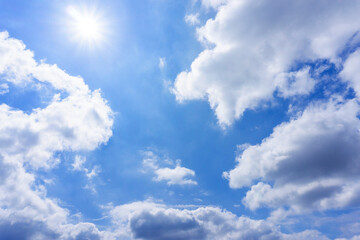 Fototapeta premium 青空のグラデーションと雲の背景素材_i_13