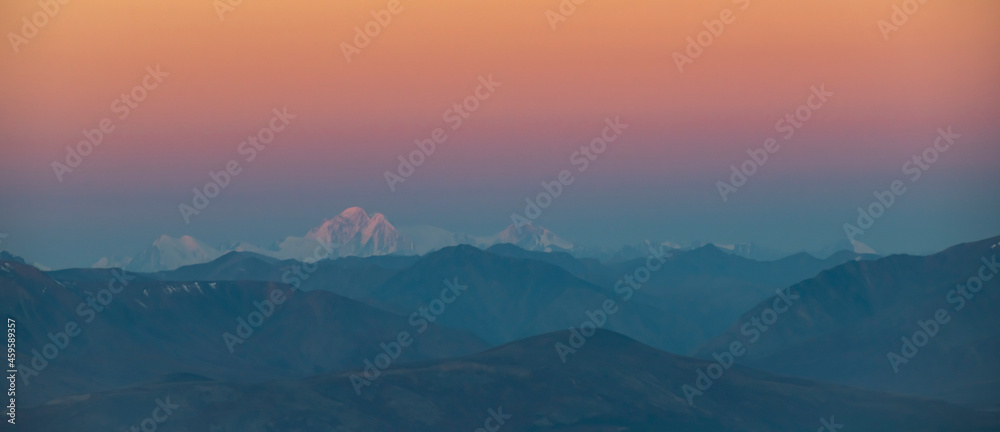 Wall mural sunrise in mountains