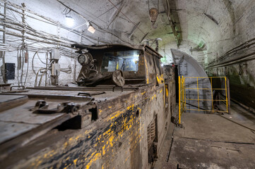 Special underground electric locomotive, electric transport for transporting ore in the mine