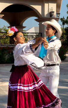 PAREJA BAILARINES MEXICANOS