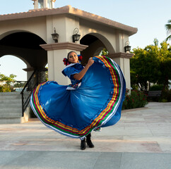 Tradicional Mujer Mexicana Vestido Azul