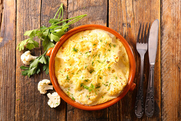 cauliflower gratin with cream and cheese