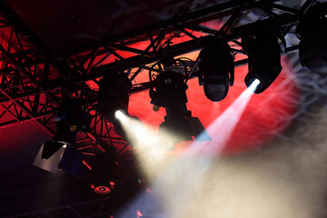 stage lighting truss with multiple spotlights - obrazy, fototapety, plakaty