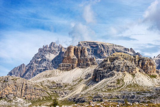 Sesto or Sexten Dolomites from Tre Cime di Lavaredo. Peaks of Punta Tre Scarperi, Lastron degli Scarperi, Torre di Toblin, Sasso di Sesto, UNESCO world heritage site, Trentino-Alto Adige, Italy.