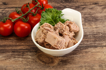 Canned tuna fillet in the bowl