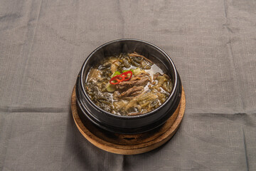 오랜 시간 끓여내 맛있는 국물 요리