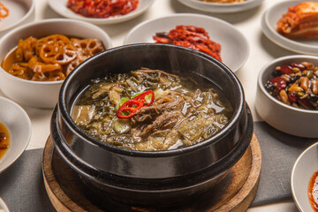 오랜 시간 끓여내 맛있는 국물 요리