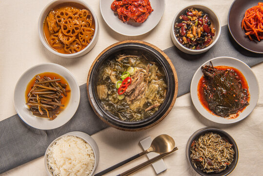 오랜 시간 끓여내 맛있는 국물 요리