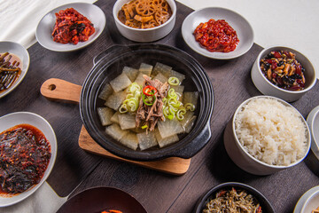 오랜 시간 끓여내 맛있는 국물 요리