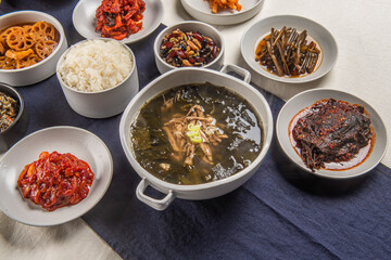 오랜 시간 끓여내 맛있는 국물 요리