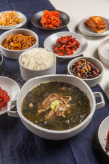 오랜 시간 끓여내 맛있는 국물 요리