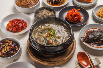 오랜 시간 끓여내 맛있는 국물 요리