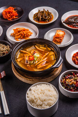 오랜 시간 끓여내 맛있는 국물 요리