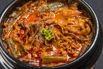 오랜 시간 끓여내 맛있는 국물 요리