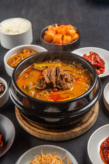 오랜 시간 끓여내 맛있는 국물 요리