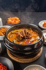 오랜 시간 끓여내 맛있는 국물 요리