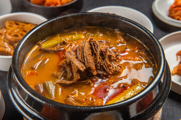 오랜 시간 끓여내 맛있는 국물 요리