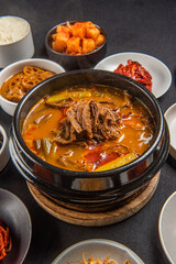 오랜 시간 끓여내 맛있는 국물 요리