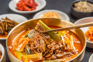 오랜 시간 끓여 맛있는 국물 요리
